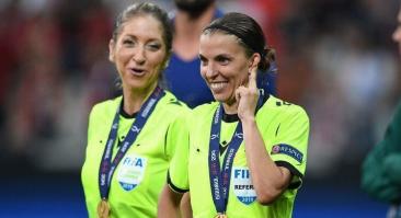 Впервые женщина-арбитр обслужит матч Лиги Европы