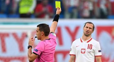 Польские букмекеры обвалили кэф на тотал карточек в матче Андорра — Польша. Российские БК пока не среагировали