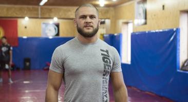 Физиев вызвал на бой бывшего чемпиона UFC дос Аньоса