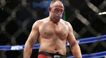 Олейник отказался от боя с Харди за 9 дней до турнира UFC 270