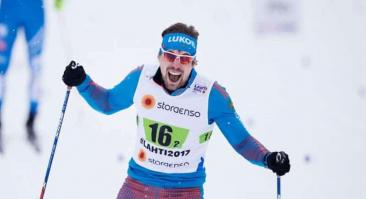 Появилось видео, как Устюгов помог швейцарскому лыжнику на Ski Classics