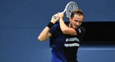 Медведев вышел во второй круг Australian Open, обыграв Лааксонена