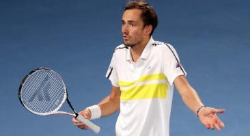 26 января Даниил Медведев сыграет с Оже-Альяссимом в 1/4 финала Australian Open