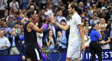 Букмекеры котируют Медведева фаворитом финала Australian Open против Надаля