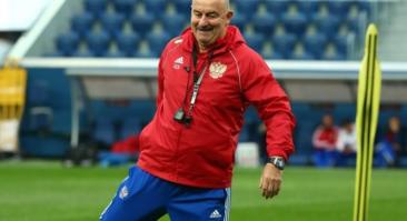 Черчесов подтвердил свою готовность помочь сборной России перед стыковым матчем с Польшей