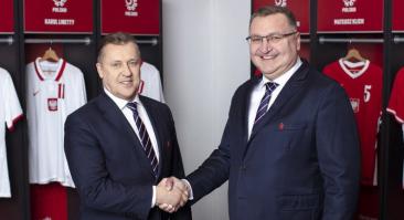 Сборная России посмеялась над фото главного тренера Польши Михневича с планом игры